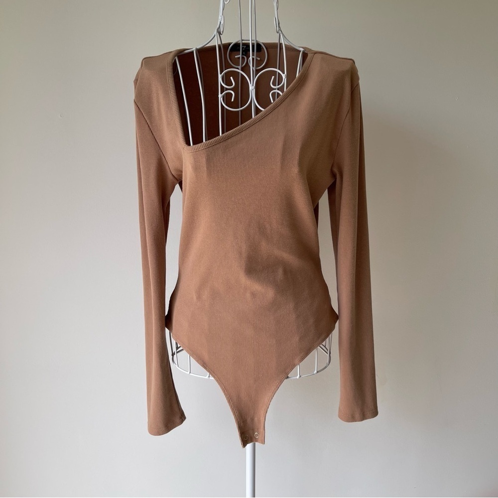 7 For All Mankind Asymmetrical Long Sleeve Ribbed cotton Bodysuit beige Size L